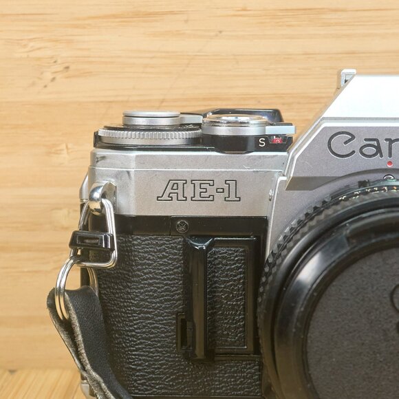 Canon AE-1 35mm Film Camera, with 50mm F1.8 FD Lens, Canon Speedlite 188A Flash - Picture 4 of 10